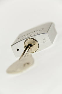kastély, kulcs, Biztonság, lakat, zárva, Bezárás, alátámasztva, befejezték, lekapcsol, fehér háttér, stúdió felvétel, fedett, közelkép, másolási hely, nem ember, kivág, szelektív összpontosít, magas szög kilátás, kulcstartó, pénzügy, egyetlen objektum, fém, üzleti, technológia, csendélet, két tárgy, töltőtoll, behelyezése, 2K, CC0, közkincs, jogdíjmentes