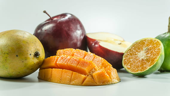 mango, jablko, pomeranče, plátek, na ruce, žlutá, izolovaný, krychle, ovoce, ženy, Pozadí, šťavnatý, čerstvý, sladký, organický, zralý, tropický, kostky, gurmán, vegetariánský, jídlo, přírodní, nakrájený, dezert, strava, výživa, zelená, zdravý, detail, buničiny, objekt, exotický, sekce, zavřít, Lahodné, singl, svěžest, Chutný, kus, studio, Zdravé stravování, jídlo a pití, blahobyt, skupina objektů, nikdo, studio shot, uvnitř, stálý život, citrusové ovoce, oranžová barva, průřezu, papája, výběr, jablko - ovoce, variace, oranžový, 5K, CC0, veřejná doména, bez autorských práv