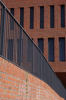 vindue, væg, rækværk, mønster, arkitektur, bygget struktur, mursten, bygning udvendig, murstens væg, bygning, ingen mennesker, dag, fuld ramme, murbygningsfunktion, udendørs, lav vinkel visning, by, metal, baggrunde, Brun, 5K, CC0, offentligt domæne, royaltyfrie