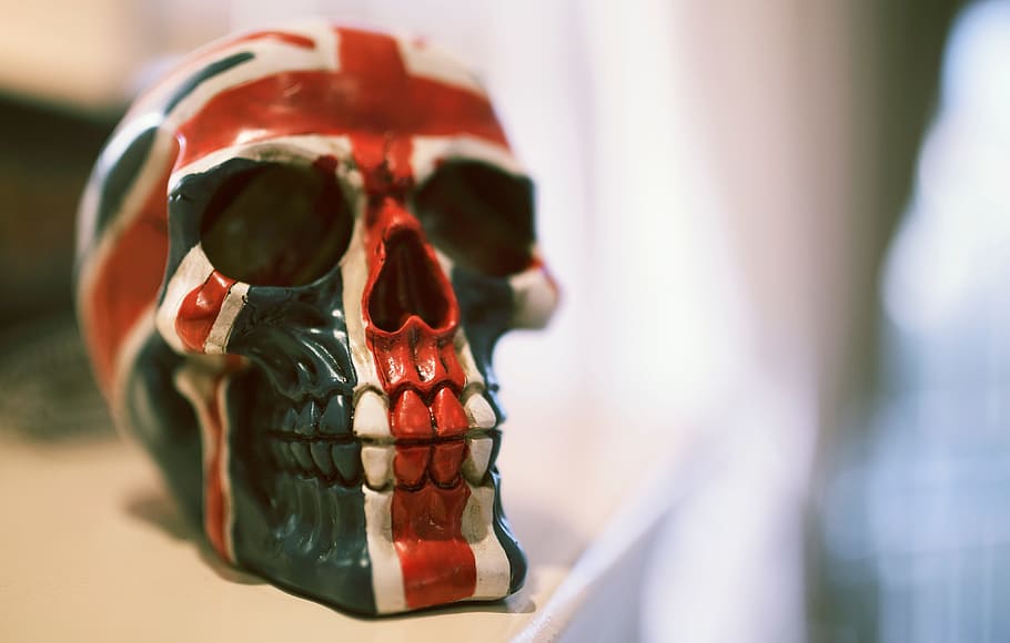 kranium, flag, død, maling, Det Forenede Kongerige, menneskeligt skelet, menneskeskalle, menneskelig kropsdel, tæt på, knogle, fokus på forgrunden, selektiv fokusering, skelet, indendørs, enkelt objekt, uhyggelig, mennesker, bord, videnskab, dag, kropsdel, sundhedspleje og medicin, stilleben, humant knogle, 4K