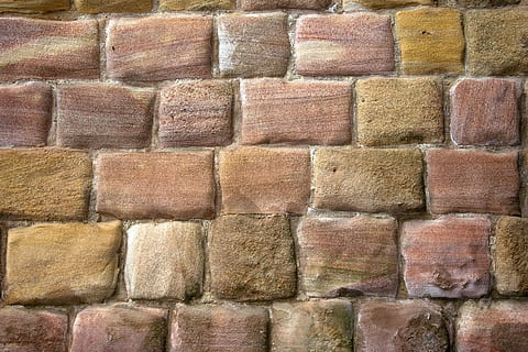 fons, pedra, paret, construcció, còdols, rock, rústic, gres, marc complet, patró, maó, cap gent, primer pla, en fila, repetició, gran grup d'objectes, arranjament, textura, marró, paret de maó, ordre, costat a costat, dia, història, variació, natura morta, 720P, CC0, domini públic, lliure de regalies