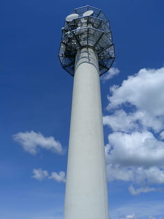Relais, Turm, Gebäude, technisch, Fernsehen, Wiederholung, Himmel, Flachwinkelansicht, die Architektur, gebaute Struktur, wolke - himmel, große Höhe, Natur, Tag, Blau, Technologie, keine Leute, Kommunikation, Gebäudehülle, draußen, Rundfunk-, architektonische Säule, Reise, Stadt, globale Kommunikation, 4K, CC0, gemeinfrei, lizenzfrei