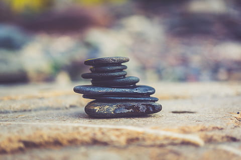 sort, sten arrangement, tæt på, fotografering, sten, Brun, overflade, rullesten, bunke, stak, zen, sten-, makro, slap af, blød, balance, afbalanceret, meditation, yoga, bokeh, vand, natur, selektiv fokusering, ingen mennesker, sten - objekt, klippe, zen-lignende, dag, arrangement, solid, fokus på forgrunden, stilleben, udendørs, rock-objekt, jord, 5K, CC0, offentligt domæne, royaltyfrie