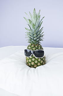 grøn, ananas, hvid, skjold solbriller, solbriller på ananas, indrammet, sort, linse, solbriller, seng, frugt, mad, friskhed, ingen mennesker, tropisk klima, mode, indendørs, studio skud, pæn, vækst, plante, møbel, grøn farve, natur, tæt på, bord, hvid farve, soveværelse, stilleben, potteplante, skønhed i naturen, hjem interiør, stueplante, 5K, CC0, offentligt domæne, royaltyfrie
