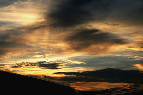 tramonto, nuvole, perlaceo, rosa, giallo, oro, arancia morbida, sbavato, sagoma di b707, lucentezza, cielo, nuvola - cielo, mezzi di trasporto, bellezza nella natura, cielo drammatico, Cloudscape, scenics - natura, natura, scena tranquilla, nessuno, modo di trasporto, la tranquillità, colore arancione, silhouette, luce del sole, ambiente, all'aperto, nuvoloso, buio, 4K, CC0, dominio pubblico, privo di copyright