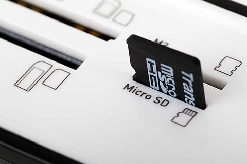 negru, depăși, microsd hc adaptor, card SD, compact, date, digital, disc, electronic, echipament, memorie flash, mass-media, micro, mini, portabil, sigur, mic, depozitare, tehnologie, minuscul, Afaceri, nici o persoana, a închide, zi, text, în interior, western script, studio shot, comunicare, calculator, finanţa, culoare alba, fundal alb, să se concentreze asupra primelor elemente, cu amănuntul, planificare, echipamente de calcul, tastatura, 1080P, CC0, domeniu public, fără drepturi de autor