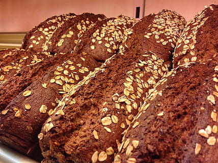 Vollkornbrot, Roggenbrot, Brot, Weizenvollkornbrot, Schwarzbrot, Backwaren, Essen, Lebensmittel, Kohlenhydrate, Essen und Trinken, Frische, gebacken, drinnen, Nahansicht, Genuss, keine Leute, Stillleben, braun, Bäckerei, Geschäft, Süßes Essen, fertig für den Verzehr, selektiver Fokus, ein Leib Brot, Dessert, Wohlbefinden, Samen, Versuchung, Diät halten, 2K, CC0, gemeinfrei, lizenzfrei