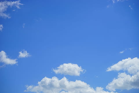 sommer skyer, himmel, skyer, hvid, blå, sommerdag, sky - himmel, cloudscape, baggrunde, atmosfære, hvid farve, natur, vind, scenics - natur, skønhed i naturen, miljø, fluffy, ro, overskyet, sollys, skønhed, levende farve, ingen mennesker, udendørs, meteorologi, ren, sol, blødhed, lyse, abstrakt, frihed, 5K, CC0, offentligt domæne, royaltyfrie