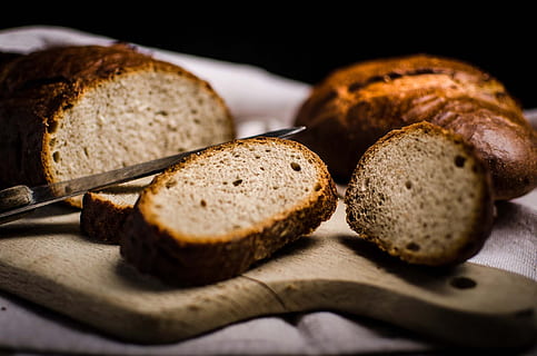 bakery, baker, bread, heart, baked srcom, food, food and drink, wellbeing, freshness, close-up, indoors, healthy eating, selective focus, no people, studio shot, baked, still life, brown, brown bread, ready-to-eat, black background, slice, focus on foreground, meal, breakfast, temptation, 1080P, CC0, public domain, royalty free