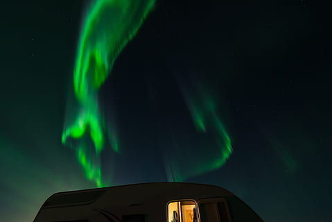 grøn, skyer, himmel, mørk, nat, grøn farve, plads, stjerne - rum, astronomi, skønhed i naturen, belyst, ingen mennesker, natur, scenics - natur, lav vinkel visning, aurora polaris, naturligt fænomen, majestætisk, arkitektur, videnskab, ro, udendørs, dramatisk himmel, 5K, CC0, offentligt domæne, royaltyfrie